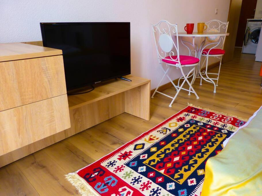 Live-Inn Stunning Apartment On Azneft Sq With President Palace & Old City Views Baku Exterior foto