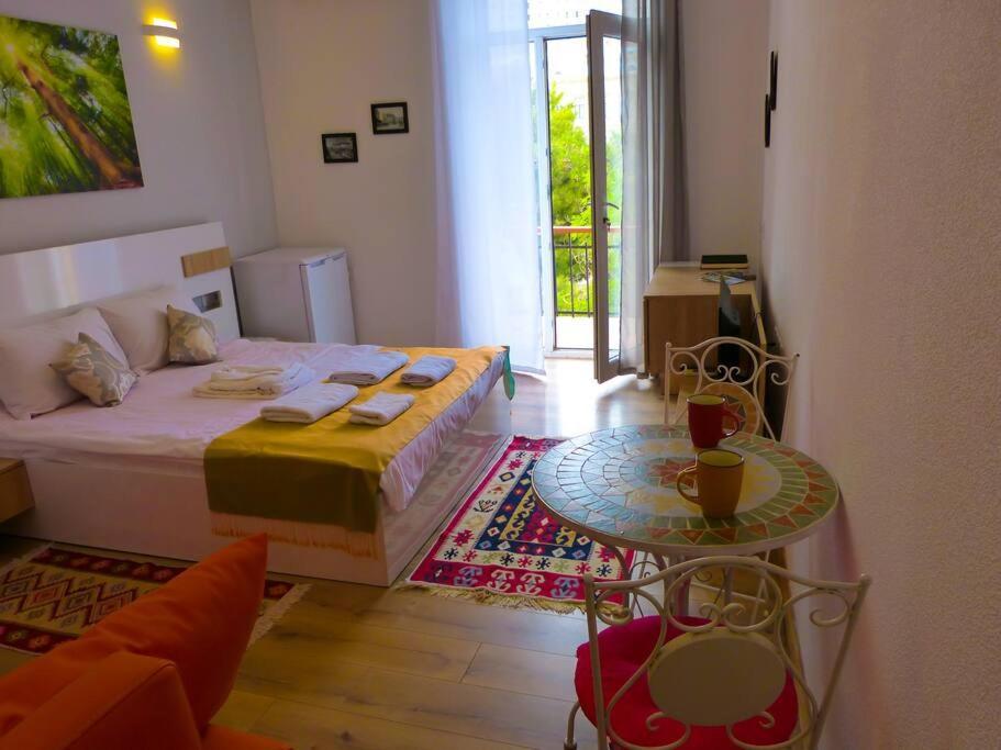 Live-Inn Stunning Apartment On Azneft Sq With President Palace & Old City Views Baku Exterior foto