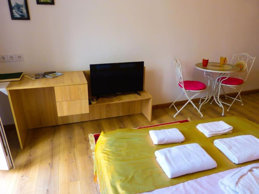Live-Inn Stunning Apartment On Azneft Sq With President Palace & Old City Views Baku Exterior foto