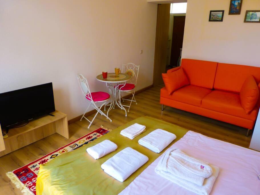 Live-Inn Stunning Apartment On Azneft Sq With President Palace & Old City Views Baku Exterior foto